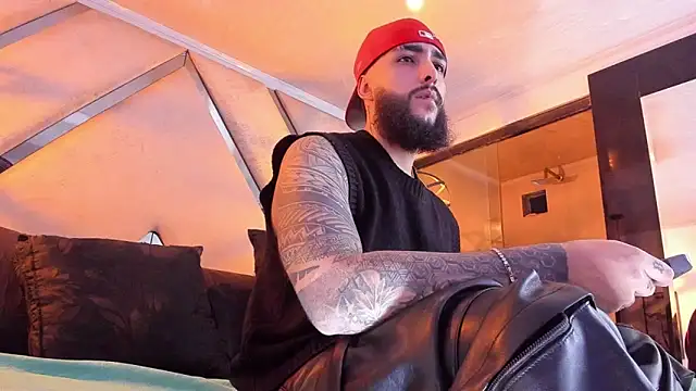 SantiagoHincapiie online show from March 7, 2026, 4:20 am