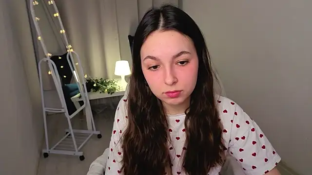 BellaThery online show from February 22, 2026, 5:40 am