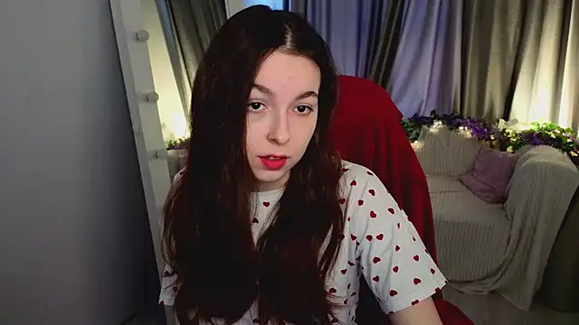 BellaThery online show from April 10, 2026, 5:12 am