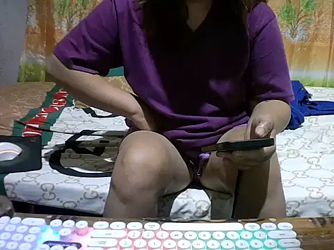 Snapshot of Radiant_smile chatting on May 3, 2026, 9:21 pm Radiant smile online show from May 3, 2026, 9:21 pm