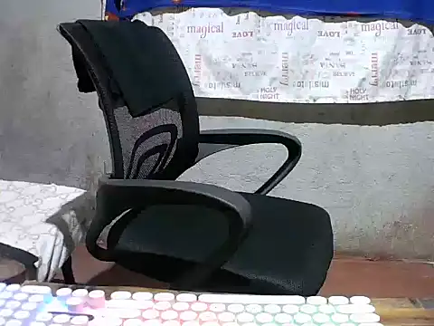 Snapshot of Radiant_smile chatting on May 31, 2026, 1:18 pm Radiant smile online show from May 31, 2026, 1:18 pm