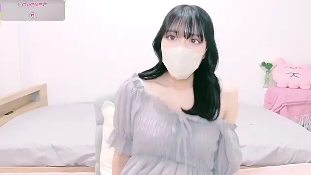 natsuka-chan online show from April 11, 2026, 8:40 am