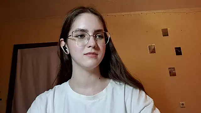 Katelemon online show from May 4, 2026, 2:24 pm