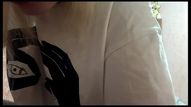 LiraDreamX online show from April 15, 2026, 3:08 pm