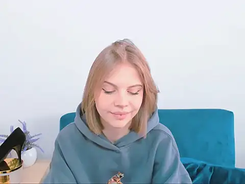 StormiSmooth online show from April 2, 2026, 10:02 am