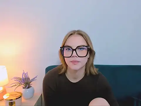 StormiSmooth online show from April 21, 2026, 11:05 am