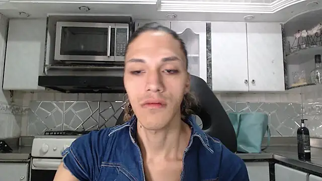Snapshot of CrisOzzz chatting on May 17, 2026, 5:42 pm CrisOzzz online show from May 17, 2026, 5:42 pm
