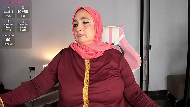 Snapshot of HijabiMilff chatting on June 1, 2026, 2:52 pm HijabiMilff online show from June 1, 2026, 2:52 pm