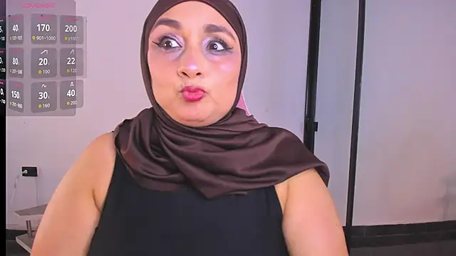 HijabiMilff online show from June 26, 2026, 5:39 pm