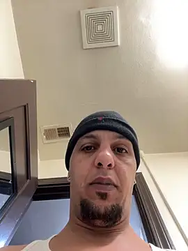 Snapshot of Luyandowt chatting on February 26, 2026, 1:37 am Luyandowt online show from February 26, 2026, 1:37 am