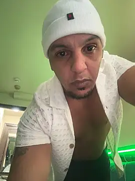 Snapshot of Luyandowt chatting on February 26, 2026, 9:14 pm Luyandowt online show from February 26, 2026, 9:14 pm