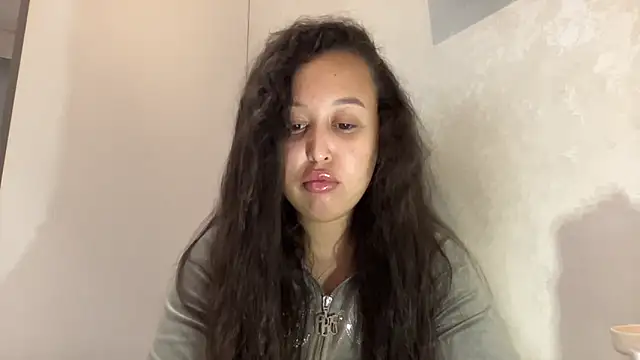 Dana 005 online show from April 1, 2026, 7:33 pm