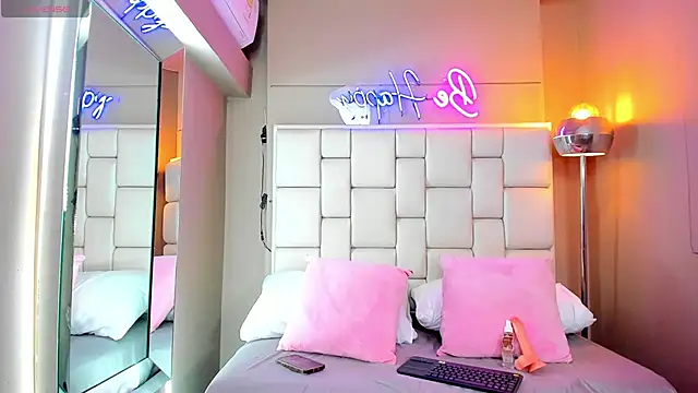 Evelyn sexy18 online show from March 21, 2026, 12:15 am