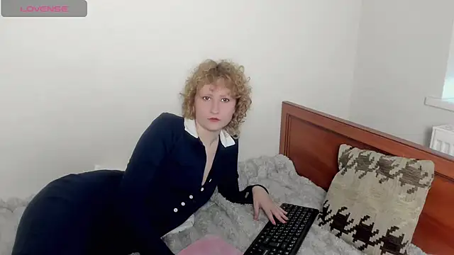 Snapshot of AnnStasia chatting on February 23, 2026, 3:42 pm AnnStasia online show from February 23, 2026, 3:42 pm