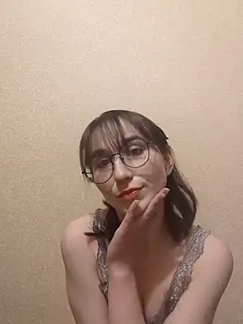 Snapshot of Ella17582 chatting on February 26, 2026, 7:35 pm Ella17582 online show from February 26, 2026, 7:35 pm