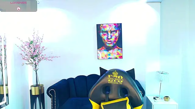 Chloe meoww online show from March 19, 2026, 7:29 pm