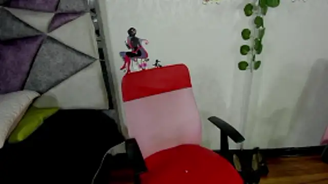Snapshot of JennieRider chatting on May 8, 2026, 4:45 pm JennieRider online show from May 8, 2026, 4:45 pm