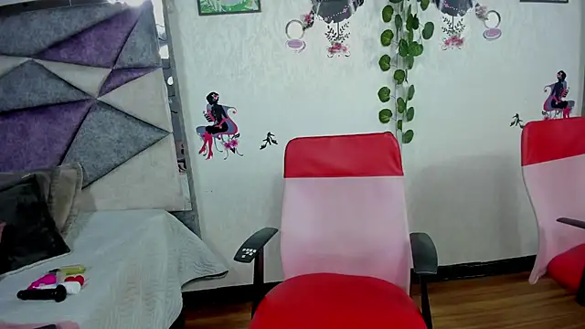 Snapshot of JennieRider chatting on May 13, 2026, 7:55 pm JennieRider online show from May 13, 2026, 7:55 pm