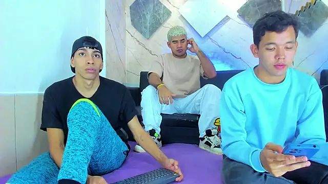 Snapshot of Latins_on_fire chatting on February 27, 2026, 7:58 pm Latins on fire online show from February 27, 2026, 7:58 pm