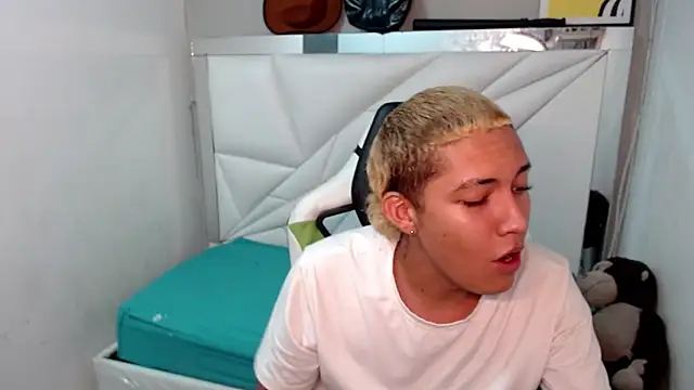 Snapshot of Street_poemm_ chatting on February 26, 2026, 4:33 am Street poemm online show from February 26, 2026, 4:33 am