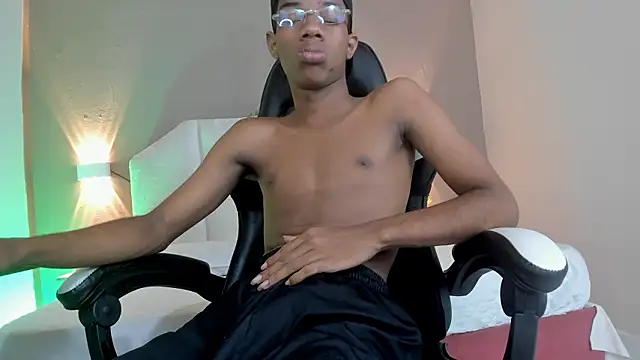 Snapshot of KaisonRouse chatting on March 4, 2026, 6:47 pm KaisonRouse online show from March 4, 2026, 6:47 pm