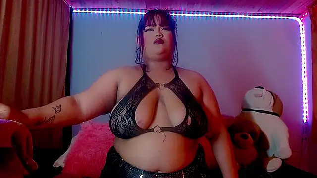 NikollThoms online show from April 7, 2026, 3:18 am