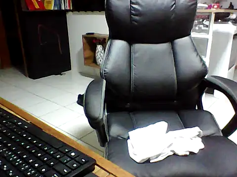 Snapshot of FabioZoe1 chatting on April 13, 2026, 12:05 am FabioZoe1 online show from April 13, 2026, 12:05 am