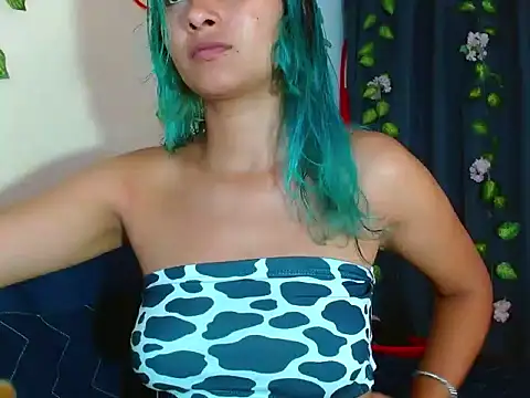 powderblu69 online show from May 4, 2026, 12:50 am