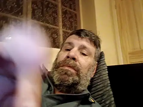 Snapshot of stud2512 chatting on April 2, 2026, 8:39 pm stud2512 online show from April 2, 2026, 8:39 pm
