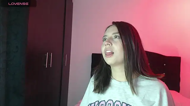 Ana  arms online show from April 26, 2026, 7:11 pm