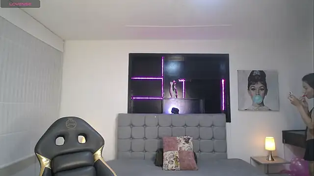 Wendy 1  online show from April 19, 2026, 3:28 am