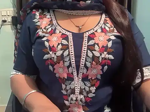 Snapshot of Avneet_kaurr1 chatting on April 28, 2026, 2:27 am Avneet kaurr1 online show from April 28, 2026, 2:27 am