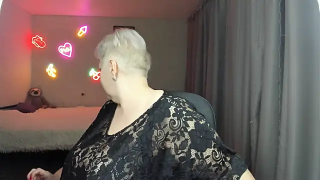 Snapshot of Mary-Leee chatting on May 5, 2026, 5:37 am Mary-Leee online show from May 5, 2026, 5:37 am