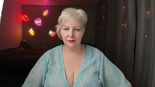 Snapshot of Mary-Leee chatting on June 1, 2026, 4:41 pm Mary-Leee online show from June 1, 2026, 4:41 pm