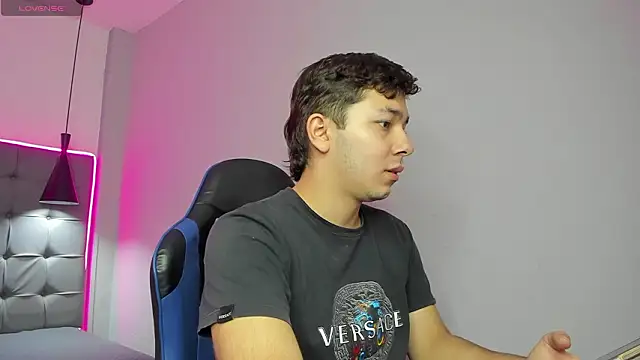 Julian Smith21 online show from March 9, 2026, 1:37 pm