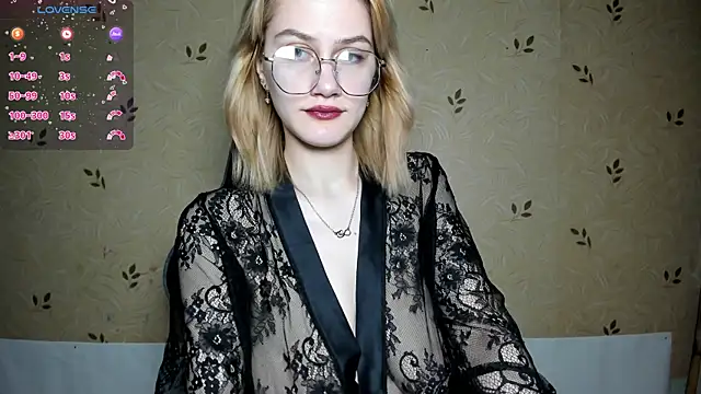 Snapshot of NicoleDaviss chatting on July 4, 2026, 7:20 pm NicoleDaviss online show from July 4, 2026, 7:20 pm