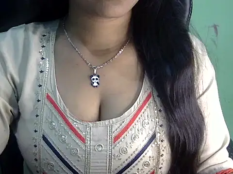 cute momo love online show from April 7, 2026, 6:25 am