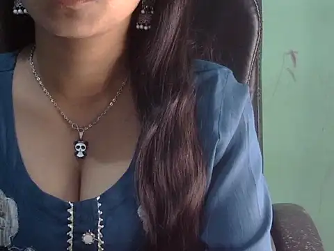 cute momo love online show from April 10, 2026, 5:23 am