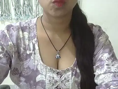Snapshot of cute_momo_love chatting on July 20, 2026, 4:27 am cute momo love online show from July 20, 2026, 4:27 am
