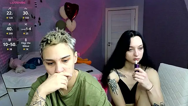 LuxuryLoverss online show from April 15, 2026, 11:28 am