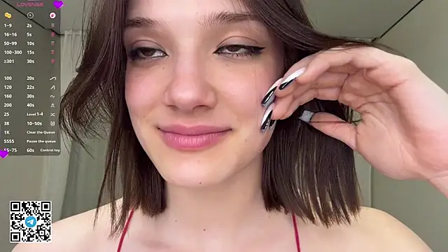 Carolini i online show from April 16, 2026, 9:39 pm