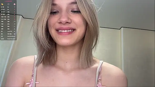 Snapshot of Carolini_i chatting on July 1, 2026, 4:40 pm Carolini i online show from July 1, 2026, 4:40 pm