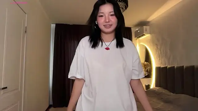 Snapshot of minnie_joy chatting on May 3, 2026, 12:11 pm minnie joy online show from May 3, 2026, 12:11 pm