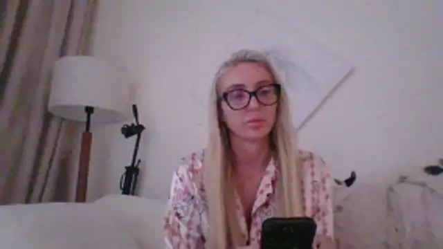 Snapshot of kinkykara25 chatting on April 12, 2026, 2:49 am kinkykara25 online show from April 12, 2026, 2:49 am