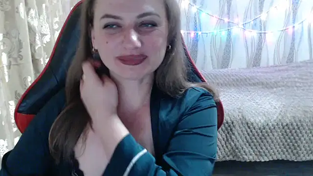 Snapshot of Golden_Muse chatting on February 24, 2026, 10:30 pm Golden Muse online show from February 24, 2026, 10:30 pm