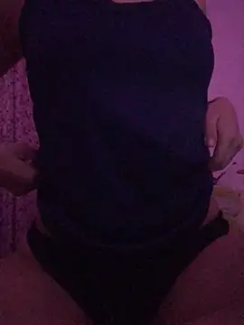 Snapshot of eemilyy22 chatting on February 25, 2026, 2:54 am eemilyy22 online show from February 25, 2026, 2:54 am