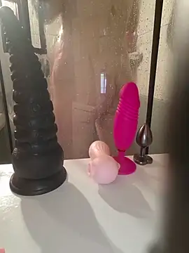 milffa online show from April 13, 2026, 10:59 pm