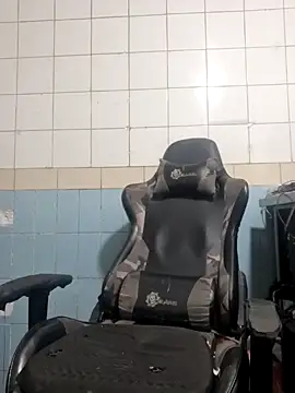 boyp3netrat0r online show from April 10, 2026, 11:42 pm