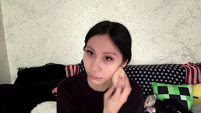 kishagrayone online show from May 15, 2026, 12:45 pm