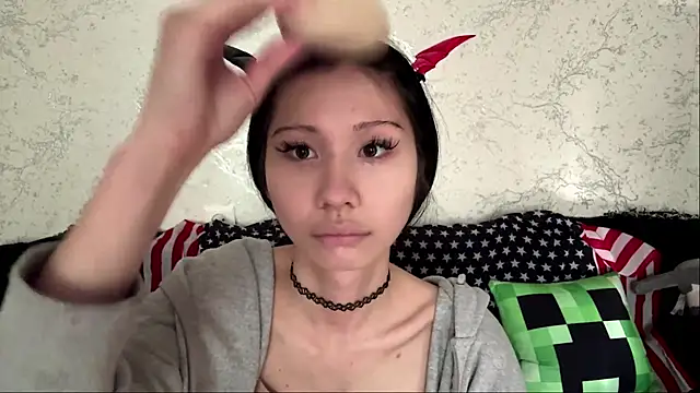 kishagrayone online show from May 22, 2026, 12:44 pm
